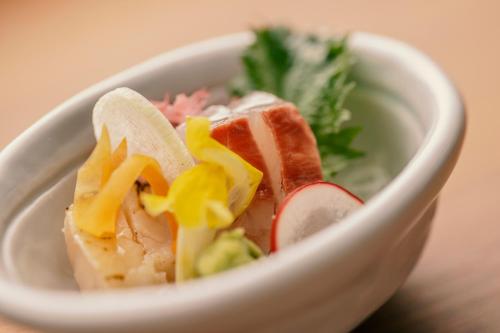 Jídlo v ryokanu nebo okolí