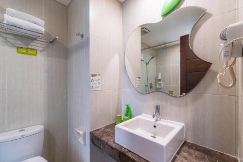 Koupelna v ubytování Ascent Hotel & Cafe Malang