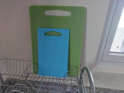 a blue object in a dishwasher in a room at 3 bed 3 bath Friendly, Friendship area, Fibre bdb in Angeles
