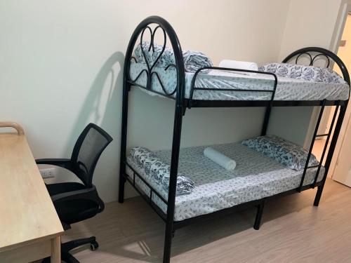 a couple of bunk beds in a room at 3 bed 3 bath Friendly, Friendship area, Fibre bdb in Angeles