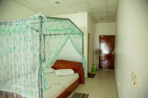 Katil atau katil-katil dalam bilik di Lake Edge Holiday Inn