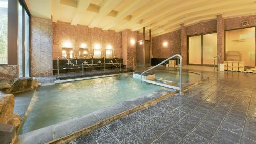 a large pool of water in a large room at Hotel Koryu in Fujikawaguchiko