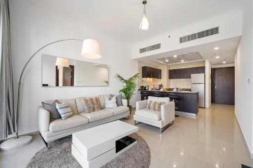 Fotografie z fotogalerie ubytování Nice & Comfy 1BR w/ Marina Views / Walk to beach v Dubaji
