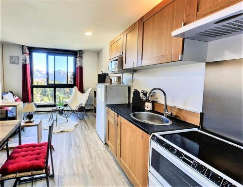 Η κουζίνα ή μικρή κουζίνα στο Résidence Apollo - STUDIO ALCOVE 4 PERSONNES APOLLO MAE-4564
