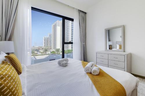a bedroom with a bed with a large window at Primestay - Executive Residences in Dubai Hills Estate in Dubai