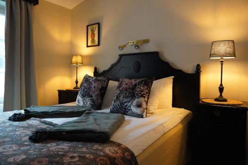 a bedroom with a bed with a black headboard at Mojo Hotell in Örebro