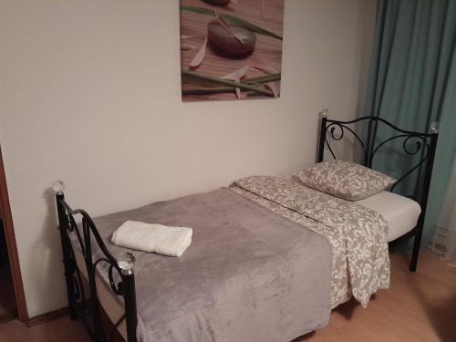 a bedroom with a bed and a picture on the wall at Dąbrowski in Nadarzyn