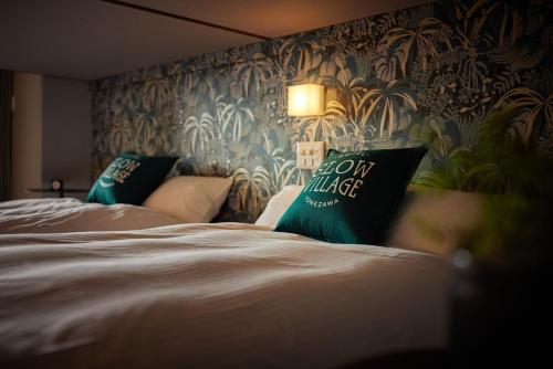 Hotel Slow Village Yonezawaにあるベッド