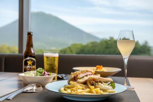 ホテルの敷地内または近くでの食事または食べ物