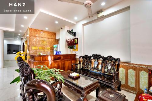 a lobby with a table and chairs and a counter at HANZ Duc Hieu 1 Hotel in Hanoi