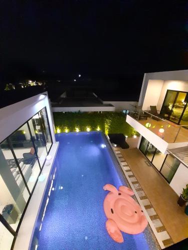 Kolam renang di atau dekat dengan Movenpick Pool villa by Angkana