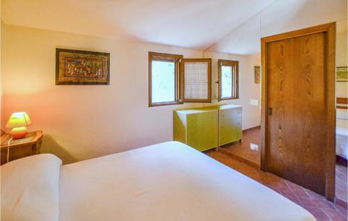 Ένα ή περισσότερα κρεβάτια σε δωμάτιο στο Lovely Home In Civitella Val Di Chian