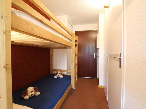セレ・シュヴァリエにあるAppartement La Salle-les-Alpes, 1 pièce, 4 personnes - FR-1-330F-91の犬2匹が寝る部屋の二段ベッド2台分です。