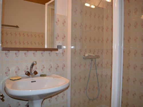 a bathroom with a sink and a shower at Appartement Le Grand-Bornand, 5 pièces, 8 personnes - FR-1-241-197 in Le Grand-Bornand