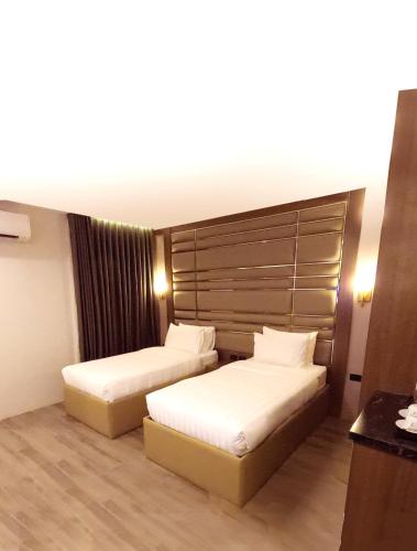 Кровать или кровати в номере El Vistra Hotel Angeles