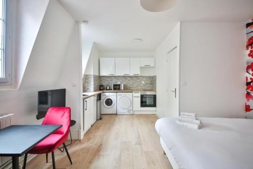 Kuchyňa alebo kuchynka v ubytovaní 42#Studio 2Pers#Sèvres-Lecourbe#Necker