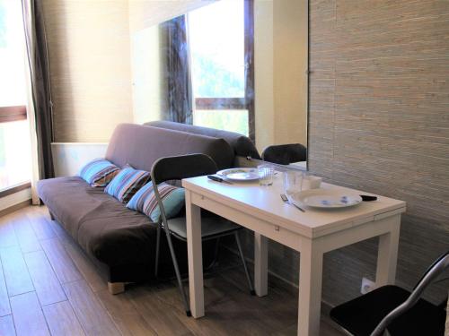 Posezení v ubytování Studio cosy pour 2 à Vars Les Claux, proche des pistes et commerces - FR-1-330B-119