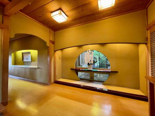 a room with a wall with a window and a shelf at Hitachinaka Villa DAN - ひたちなか 暖 - in Hitachinaka