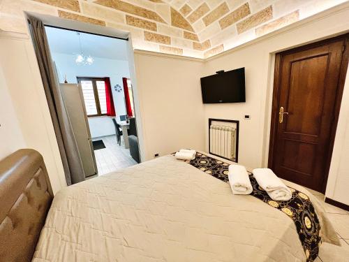 a bedroom with a bed with two towels on it at da Mumminedda in Cinisi