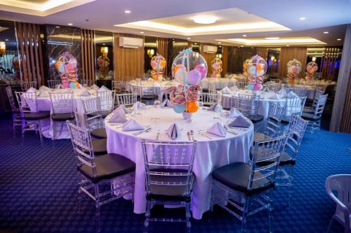 Ресторан / где поесть в El Vistra Hotel Angeles