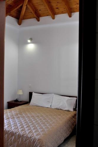 Ένα ή περισσότερα κρεβάτια σε δωμάτιο στο Parissis Eden Villas Skiathos