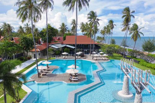 Utsikt mot bassenget på Wyndham Hua Hin Pranburi Resort & Villas eller i nærheten