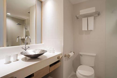 Wyndham Hua Hin Pranburi Resort & Villasにあるバスルーム