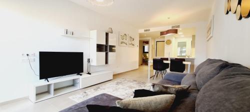 TV a/nebo společenská místnost v ubytování Luxury apartment in Flamenca Village/Orihuela Costa