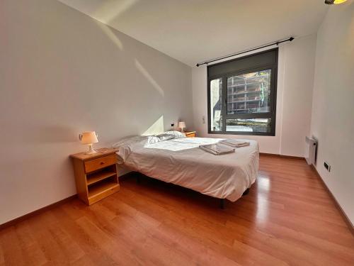 a bedroom with a bed and a large window at Tucamp 2.3 Hasta 4 personas junto al Funicamp in Encamp