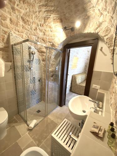 Koupelna v ubytování i Trulli del Fauno