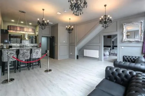 Manhattan Suite - sleeps 24! Heart of Liverpool photo 1