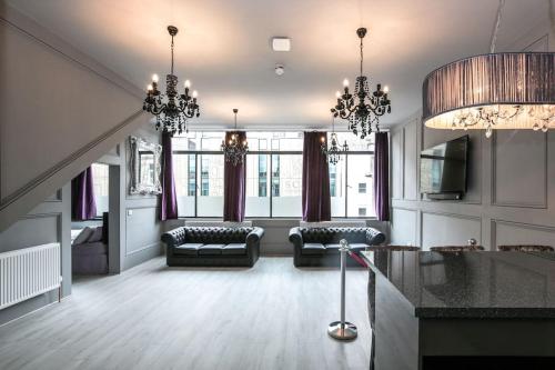 Manhattan Suite - sleeps 24! Heart of Liverpool photo 6