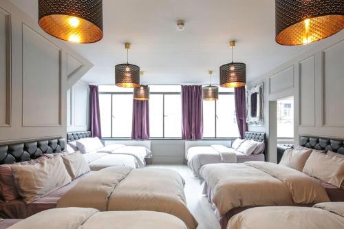 Manhattan Suite - sleeps 24! Heart of Liverpool photo 7