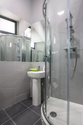 Manhattan Suite - sleeps 24! Heart of Liverpool photo 8