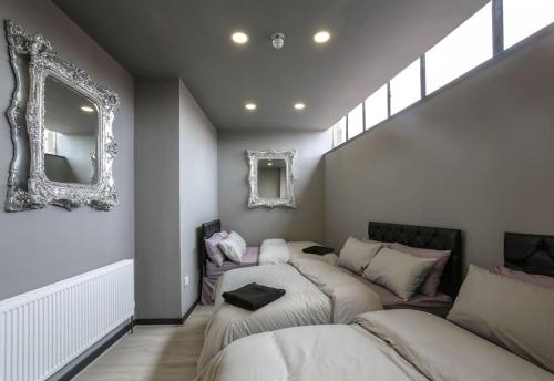 Manhattan Suite - sleeps 24! Heart of Liverpool photo 13