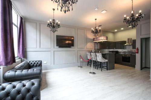 Manhattan Suite - sleeps 24! Heart of Liverpool photo 5