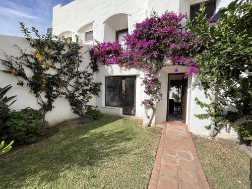 Estepona - Playa - 2 dormitorios con terraza y jardín al lado del mar Jo6