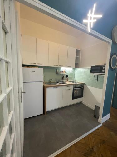 Una cocina o zona de cocina en Le charmant de Rompsay, Familial & Moderne