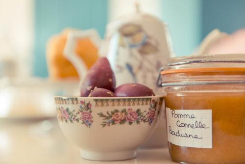 a bowl of eggs and a jar of honey at La Gare De Millas Chambres d'hôtes in Millas
