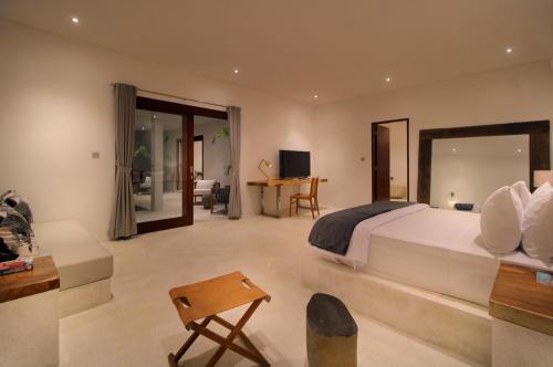 Postel nebo postele na pokoji v ubytování Ubud Luxury 2-Bedroom Villa with Private Pool and BBQ - Serene Escape!