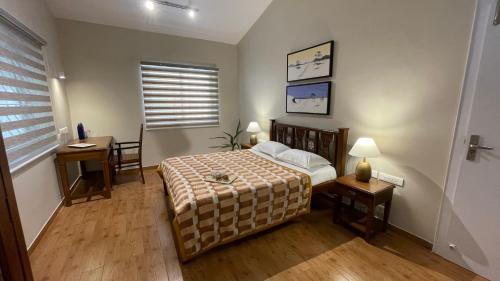 Postel nebo postele na pokoji v ubytování Praia Miramar - Villa in Miramar, Panaji with free Parking