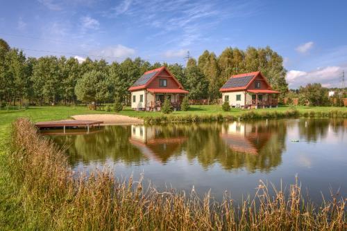 two houses on the shore of a lake at Rentynówka in Gietrzwałd