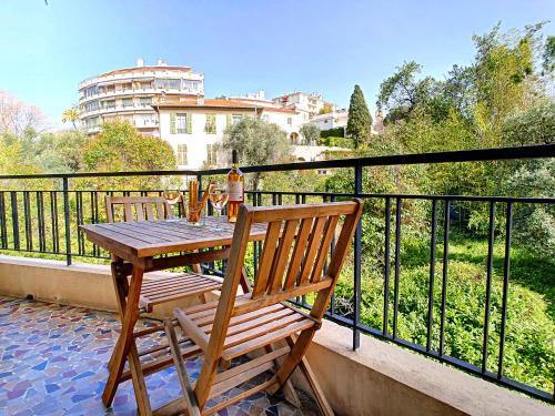 Nestor&Jeeves - SOLAR - By sea - Balcony