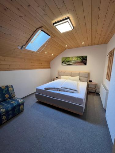 Una cama o camas en una habitación de Klara Appartements