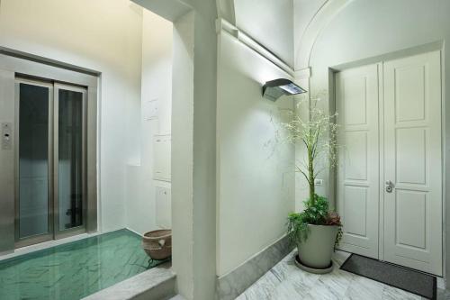 a bathroom with a swimming pool and a door at CHARMING APARTMENT IN PARMA/ TEATRO REGIO / WIFI in Parma