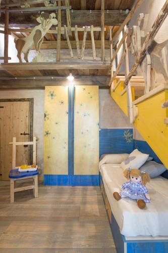 a room with a bunk bed and a slide at Luxury villa Colle dell'Asinello ,proprietari ,Villa In esclusiva near ORVIETO in Guardea