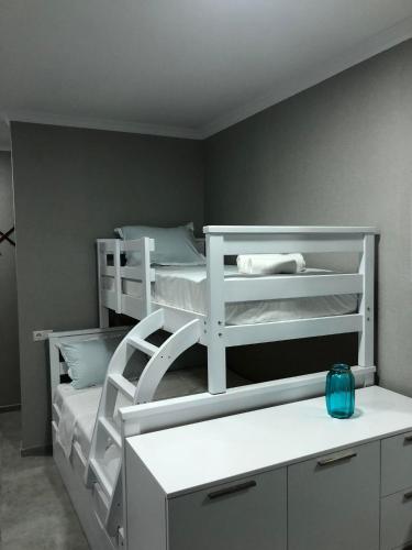 a bedroom with two bunk beds in a room at LukasSaloMea in Borjomi