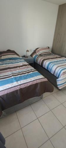 En eller flere senge i et værelse på Hermoso departamento en coto privado y planta baja