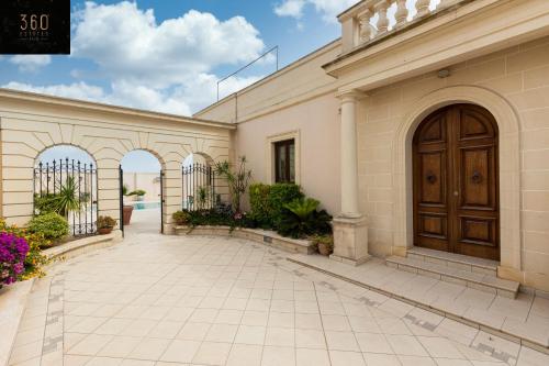 Φωτογραφία από το άλμπουμ του LUX VILLA with amazing BBQ, Pool Area & WIFI by 360 Estates σε Is-Swieqi