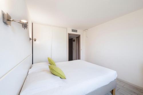 Кровать или кровати в номере Garden & City Aix En Provence - Puyricard